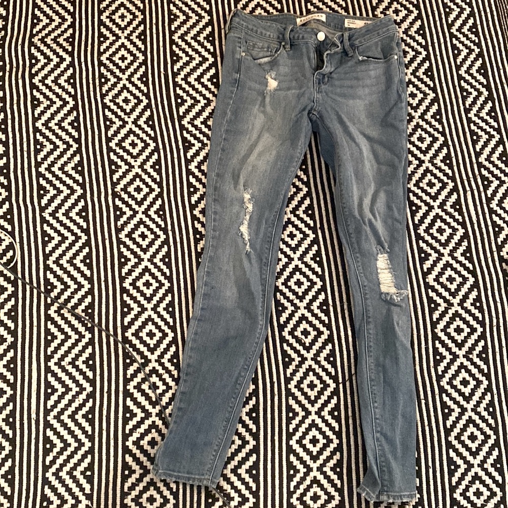 Bullhead Ripped Jeans Size 26